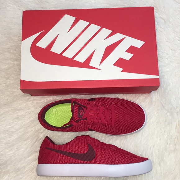 Nike Red White Essentialist Casual 